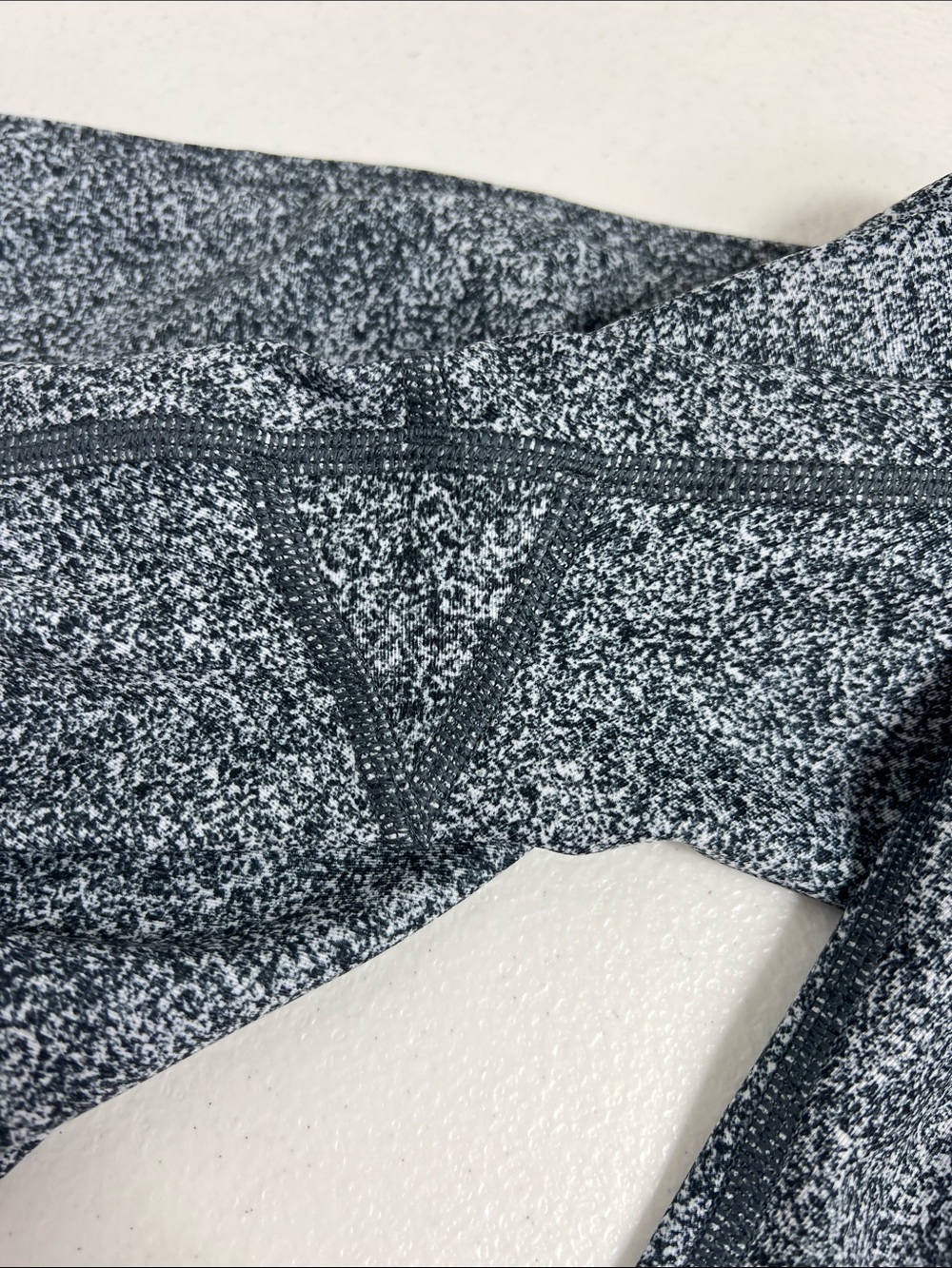 Lululemon Sz 10 Capri Length Leggings Gray Speckled - Picture 8 of 8